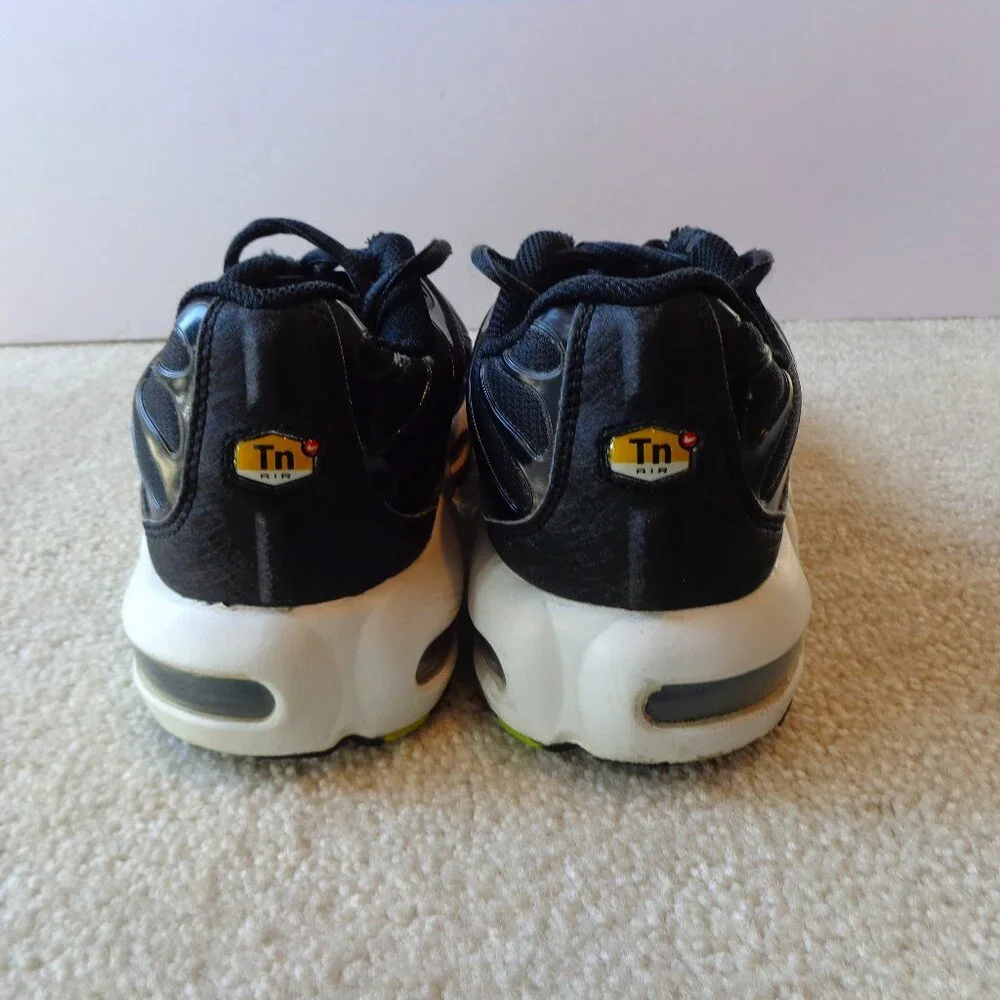 NIKE Kids Air Max Plus I GS Black Volt ‎ DM3264-001 Size 6.5Y